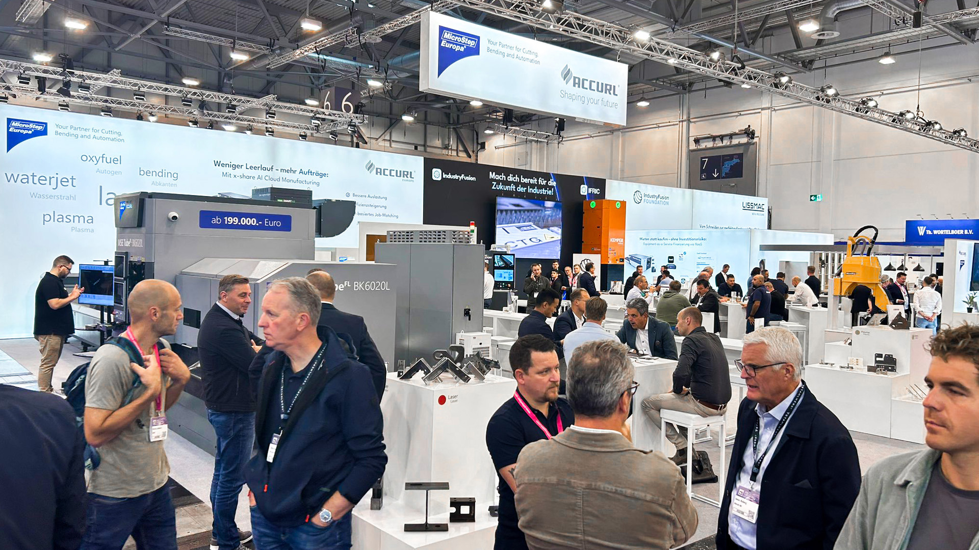 Full House: Lively crowds at the ACCURL Europe booths